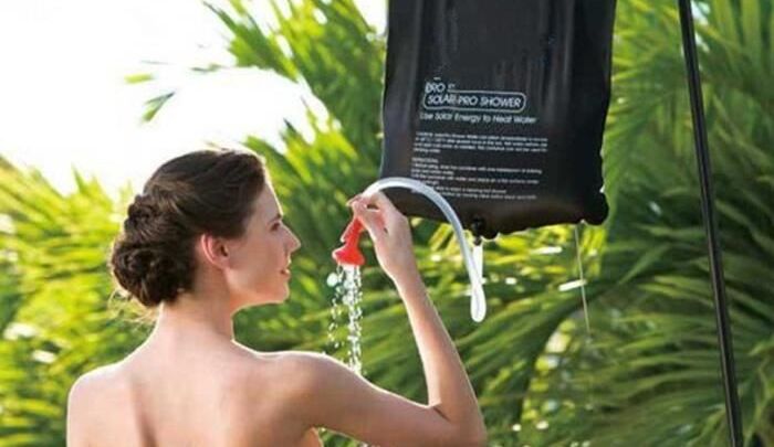 Avis : La douche solaire portable pour le camping et voyage